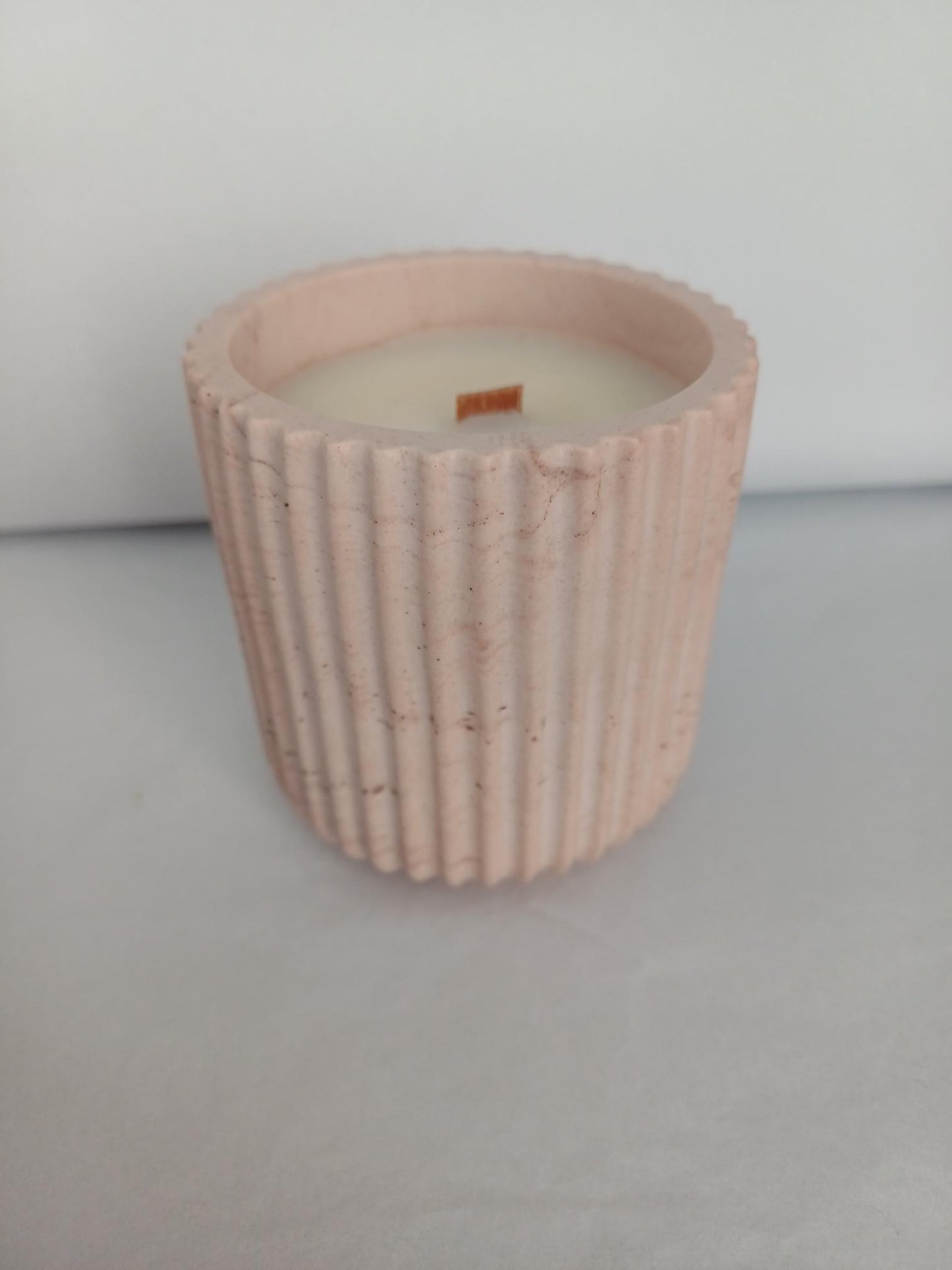 Calbombe - Bougie parfumée et bougeoir en jesmonite