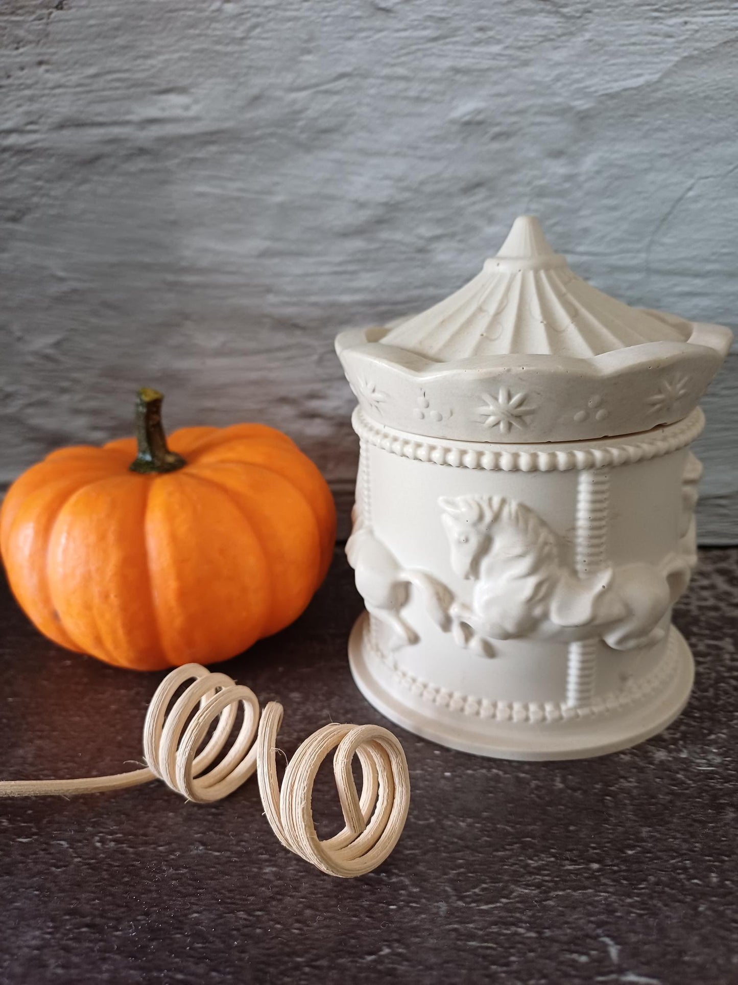 Manège - Bougie parfumée et bougeoir en jesmonite