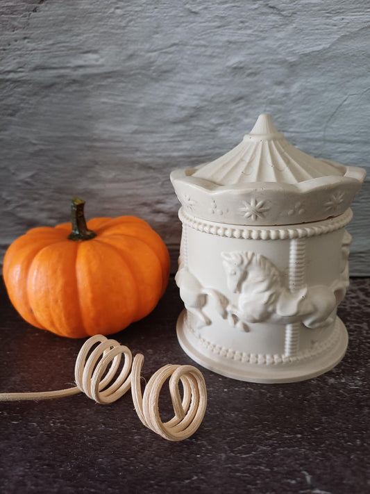 Manège - Bougie parfumée et bougeoir en jesmonite